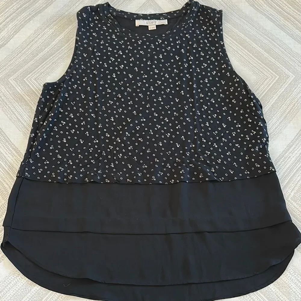 LOFT Womenโs Black and White TieredโBlouse Relaxed Fit - Size S